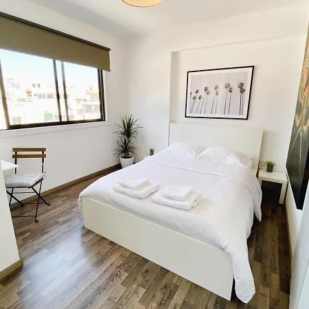 Modern Studio 22 *