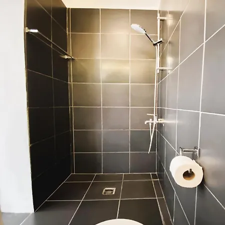 Modern Studio 22 Apartment *